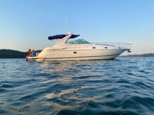 2000 Cruisers Yachts 4270 Express for sale