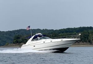 2000 Cruisers Yachts 4270 Express for sale - photo 3