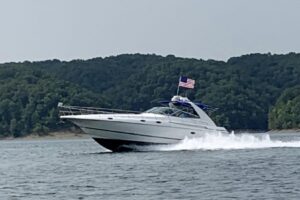 2000 Cruisers Yachts 4270 Express for sale - photo 4