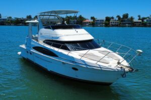 2004 Carver 444 Cockpit Motor Yacht for sale - photo 2