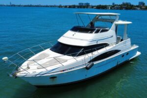2004 Carver 444 Cockpit Motor Yacht for sale - photo 8