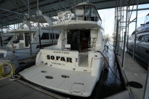 2004 Carver 560 Voyager for sale - photo 2