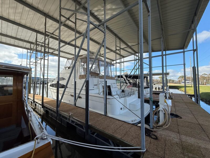 2004 Carver cockpit motor yacht