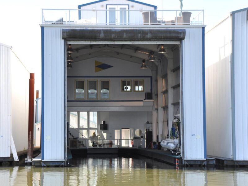 2004 Custom 103 Boat House
