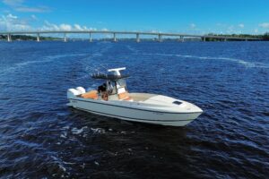 2004 Intrepid 322 Cuddy for sale - photo 3