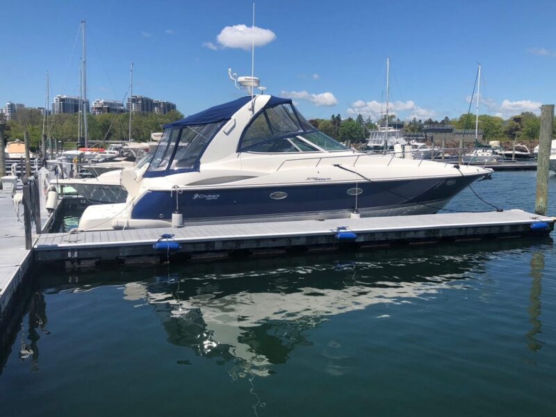 2005 Cruisers Yachts 370 Express