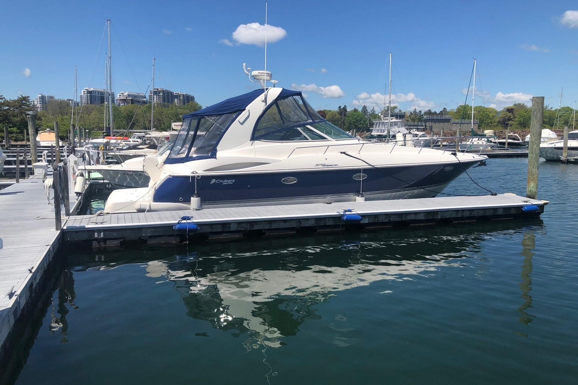 2005 Cruisers Yachts 370 Express for sale