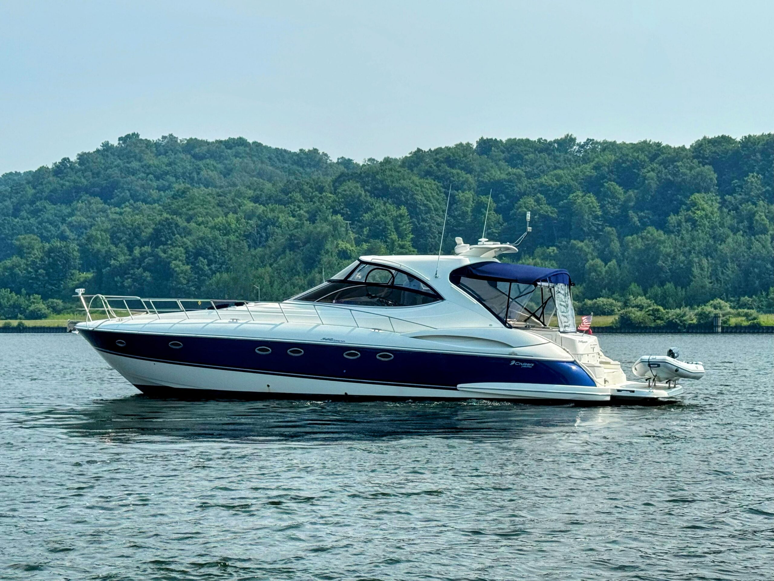 2005 Cruisers Yachts 540 Express for sale