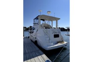 2005 Meridian 368 Motoryacht for sale - photo 3