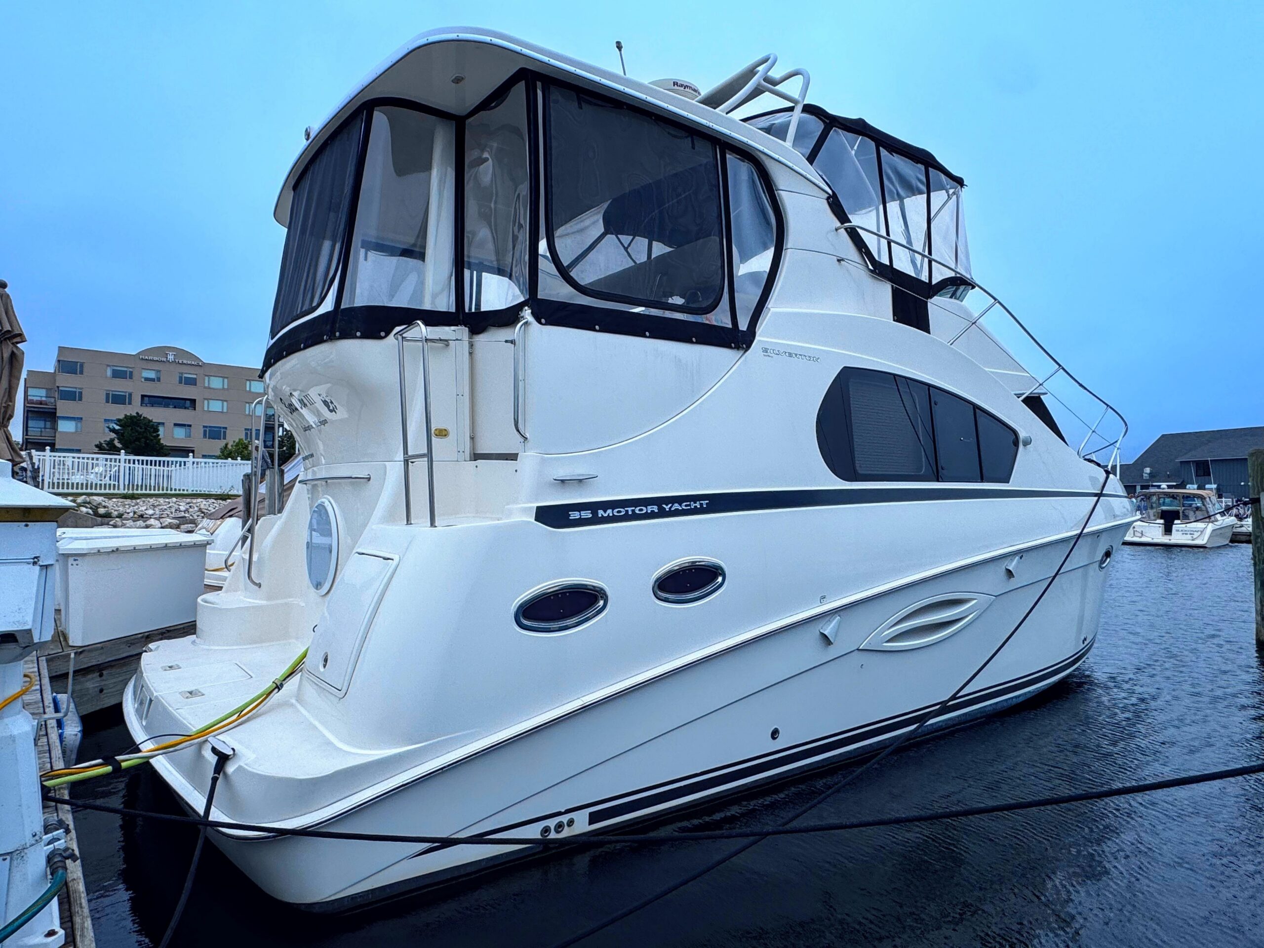 2005 Silverton 35 Motor Yacht for sale