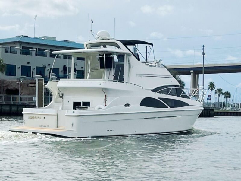 2006 Carver 41 Cockpit Motor Yacht