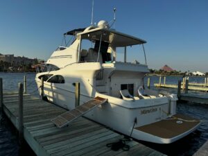 2006 Carver 41 Cockpit Motor Yacht for sale - photo 2