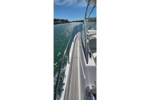 2007 Boston Whaler 305 Conquest for sale - photo 8