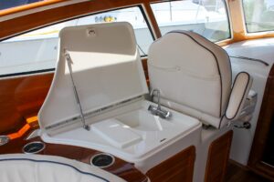 2008 Hinckley Talaria 38R Convertible for sale - photo 8