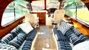 2009 Hinckley Picnic Boat 37 MKIII for sale - photo 2
