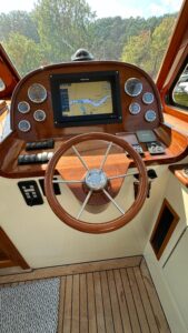 2009 Hinckley Picnic Boat 37 MKIII for sale - photo 5