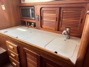 2009 Hinckley Picnic Boat 37 MKIII for sale - photo 6