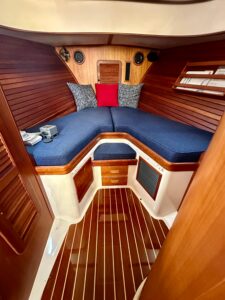 2009 Hinckley Picnic Boat 37 MKIII for sale - photo 8