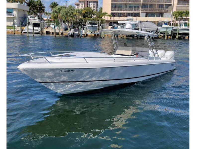 2010 Intrepid 323 Cuddy