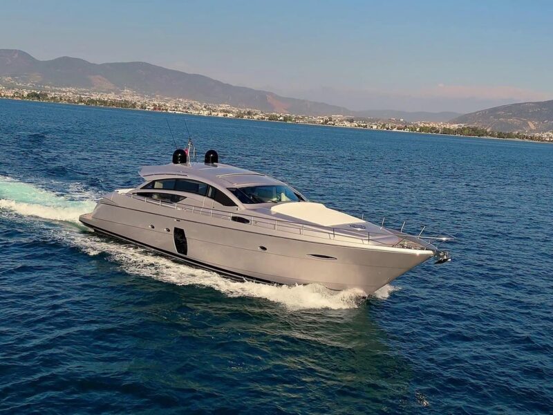 2010 Pershing 72