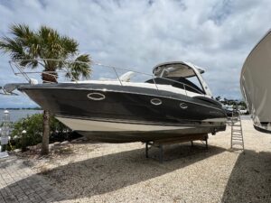 2013 Monterey 320 Sport Yacht for sale - photo 2