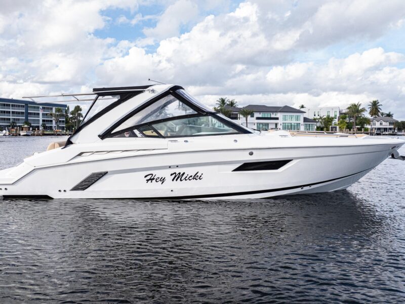 2015 Cruisers Yachts 338 Bow Rider