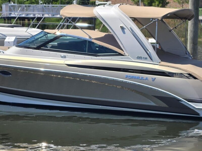 2015 Formula 330 Crossover Bowrider