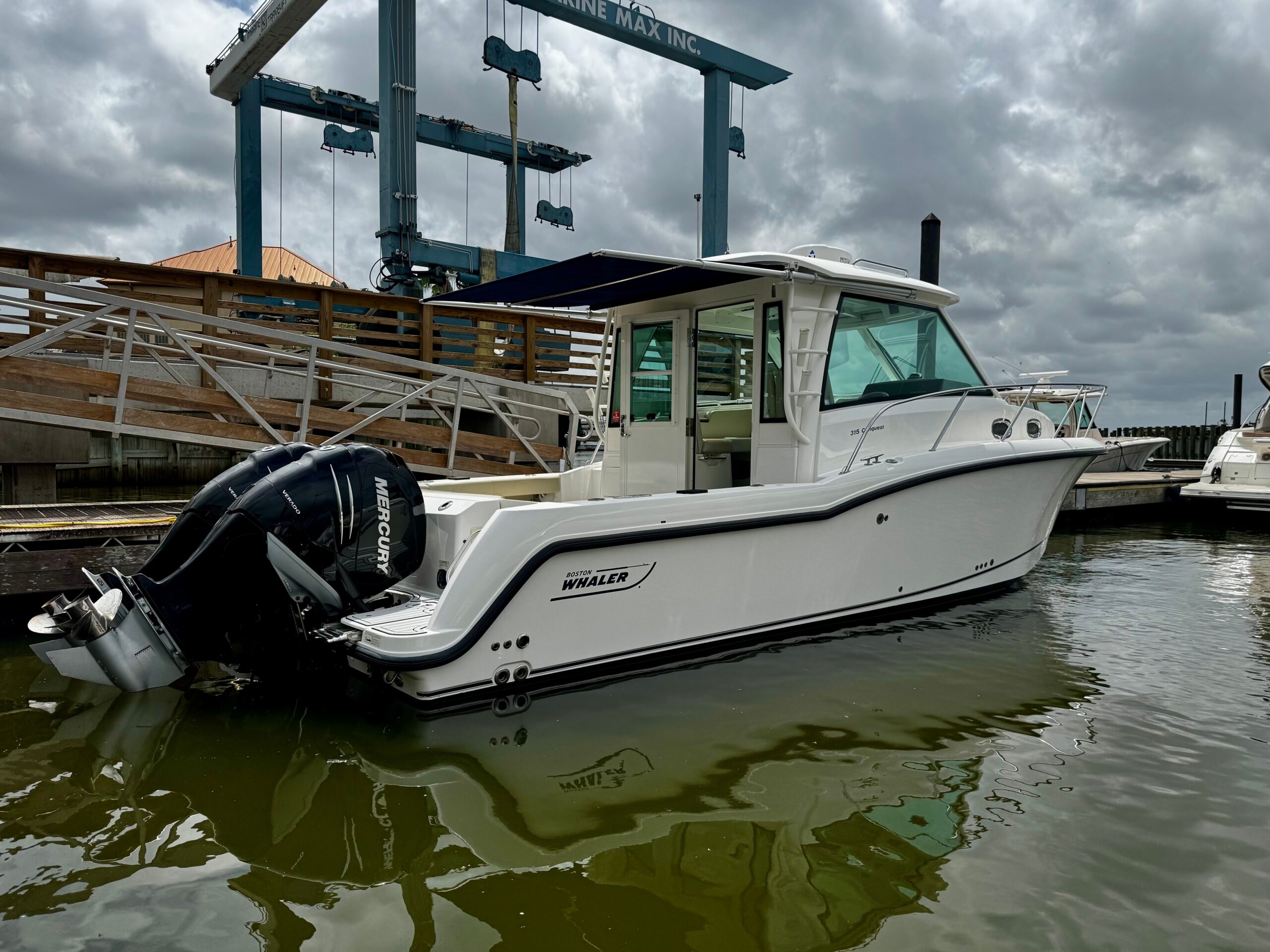 2016 Boston Whaler 315 Conquest for sale