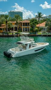 2016 Boston Whaler 420 Outrage for sale - photo 8