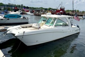 2016 World Cat 320 DC for sale