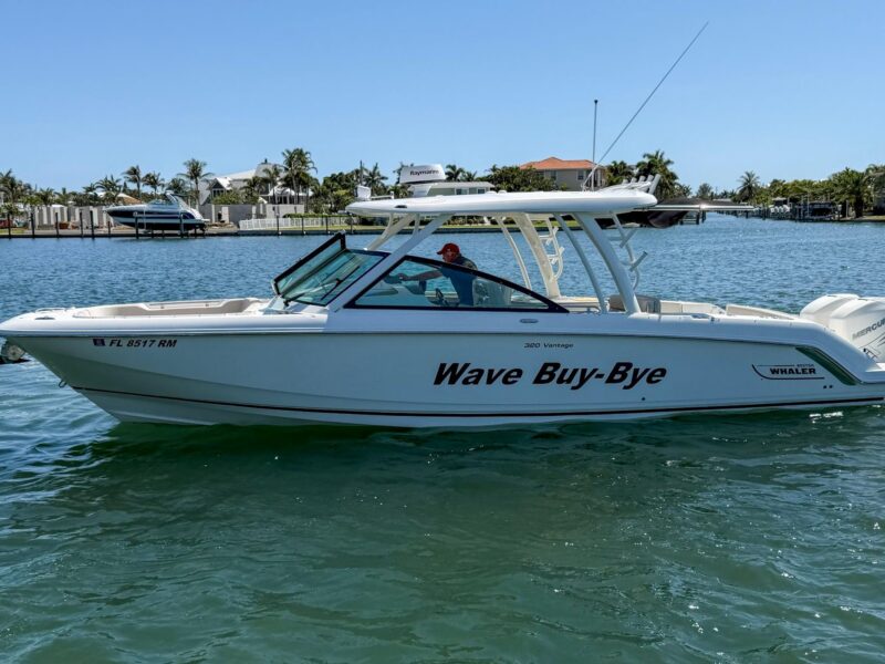 2017 Boston Whaler 320 Vantage