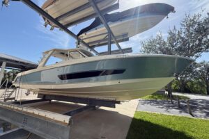 2017 Boston Whaler 420 Outrage for sale - photo 3