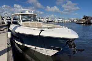 2017 Boston Whaler 420 Outrage for sale - photo 4