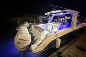 2017 Boston Whaler 420 Outrage for sale - photo 6
