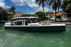 2018 Axopar 37 Sun-Top for sale - photo 4