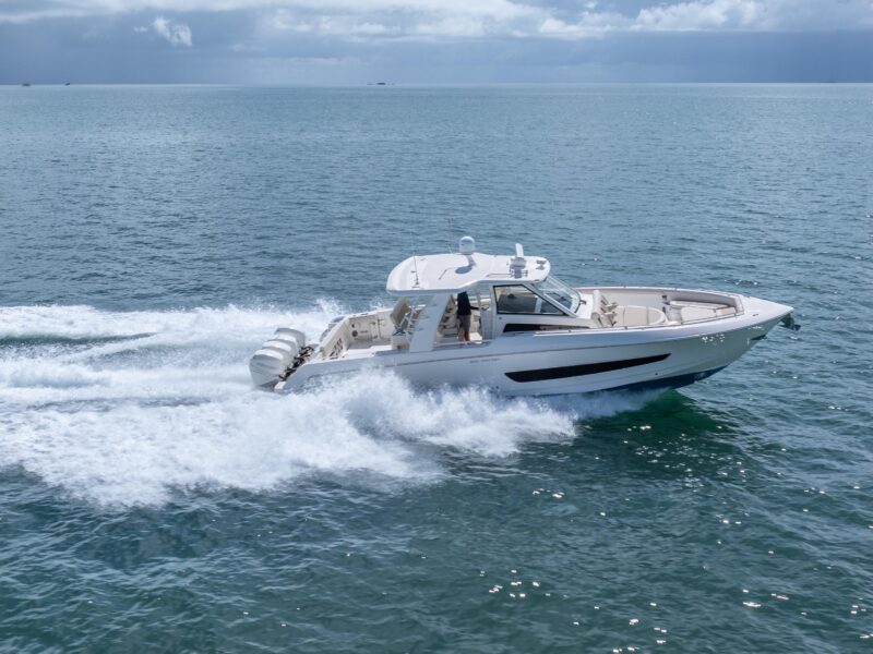 2018 Boston Whaler 420 Outrage