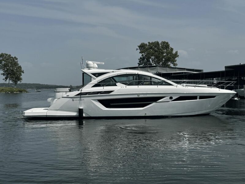 2018 Cruisers Yachts 50 Cantius