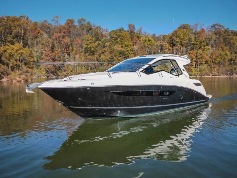 2018 Sea Ray Sundancer 350 Coupe