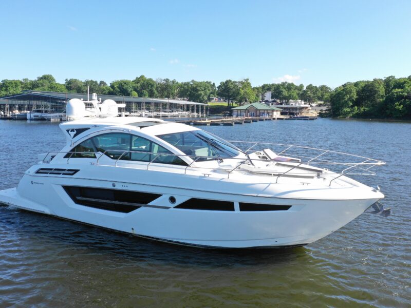 2019 Cruisers Yachts 50 Cantius