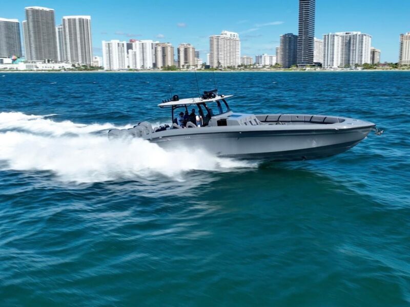 2019 Midnight Express 43