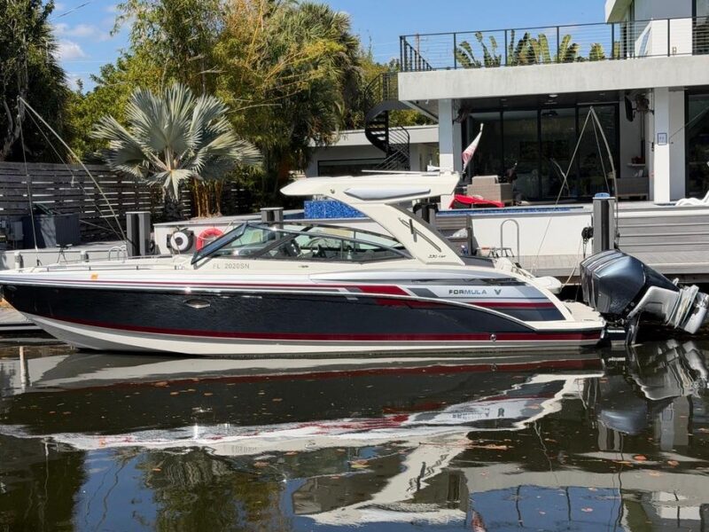 2020 Formula 330 Crossover Bowrider OB