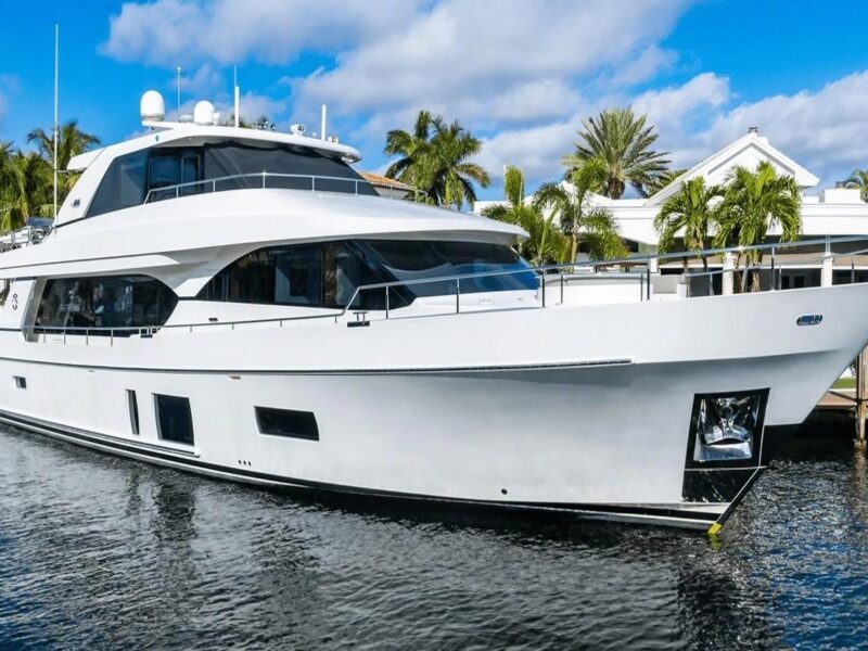 2020 Ocean Alexander 100 Skylounge Megayacht