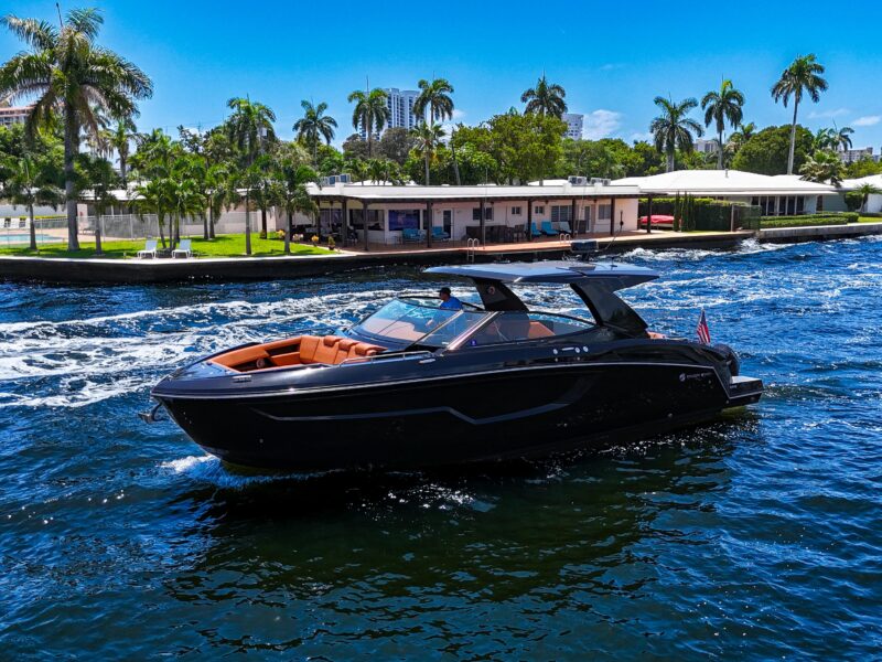 2022 Cruisers Yachts 38 GLS