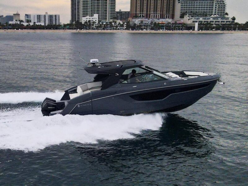 2022 Cruisers Yachts 38 GLS OB