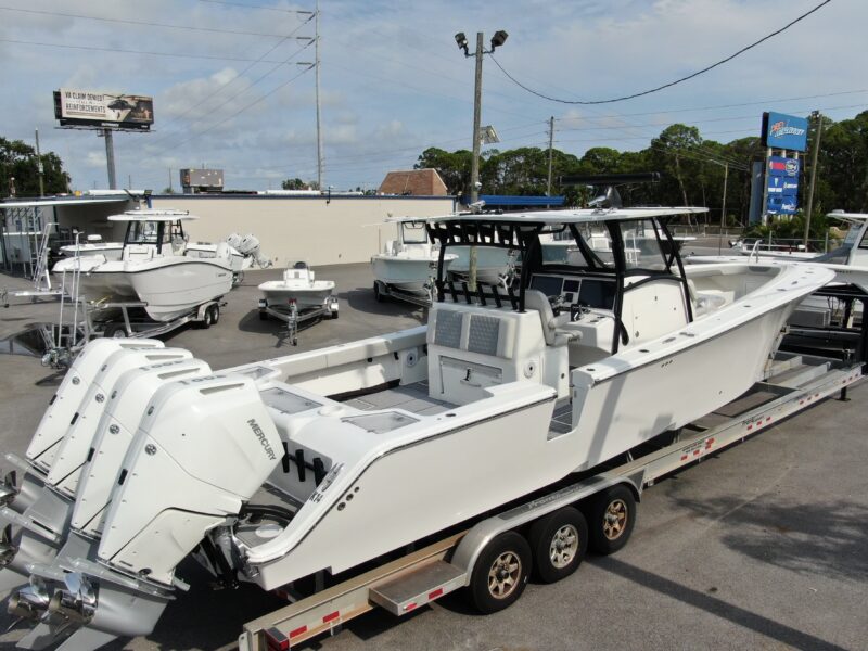 2023 Front Runner 39 Center Console