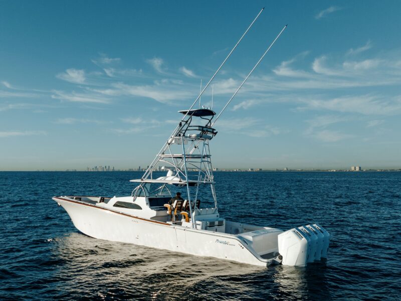 2023 Front Runner 47 Center Console