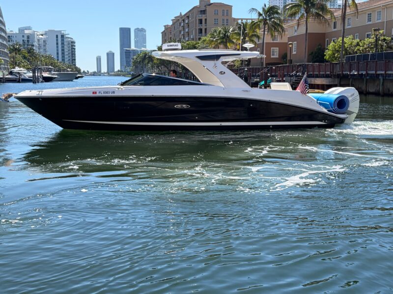 2023 Sea Ray SLX 350 Outboard