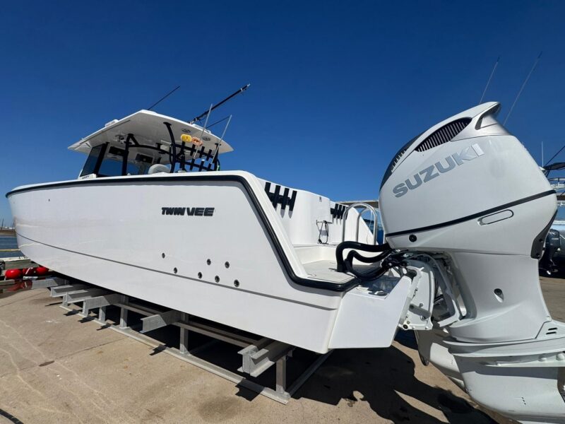 2023 Twin Vee 400 GFX CC
