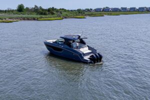 2024 Cruisers Yachts 38 GLS-OB SB for sale - photo 4