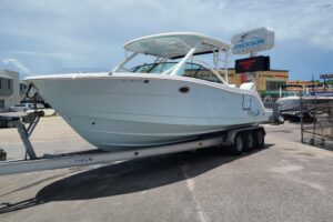 2024 Robalo R317 Dual Console for sale